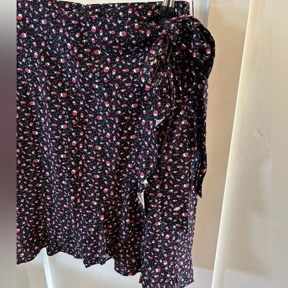 🌶️ *NWOT* LOFT Ladybug Ruffle Wrap Skirt. Size 2 - Picture 4 of 4